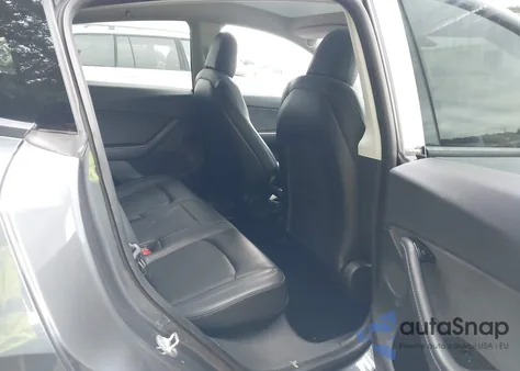 2021 Tesla Model Y Standard Range Rear-Wheel Drive z USA, uszkodzony, nr VIN 5YJYGDED6MF105750